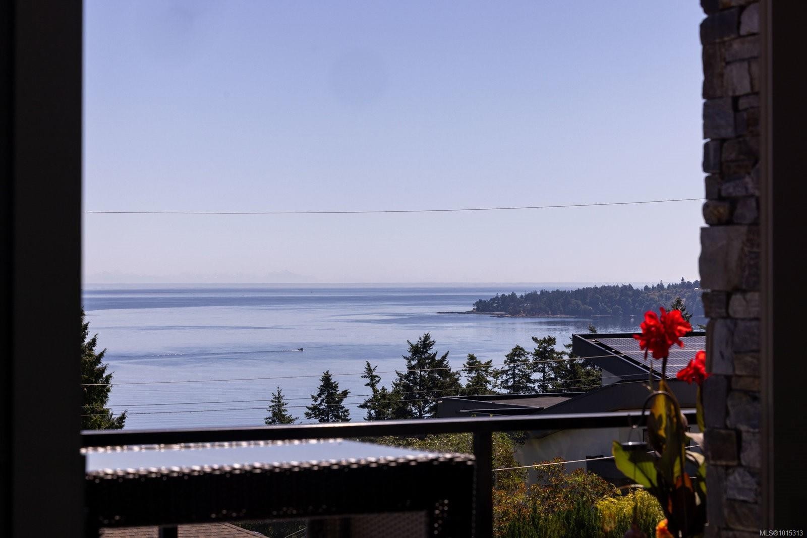 928 Claremont Ave, Saanich, BC