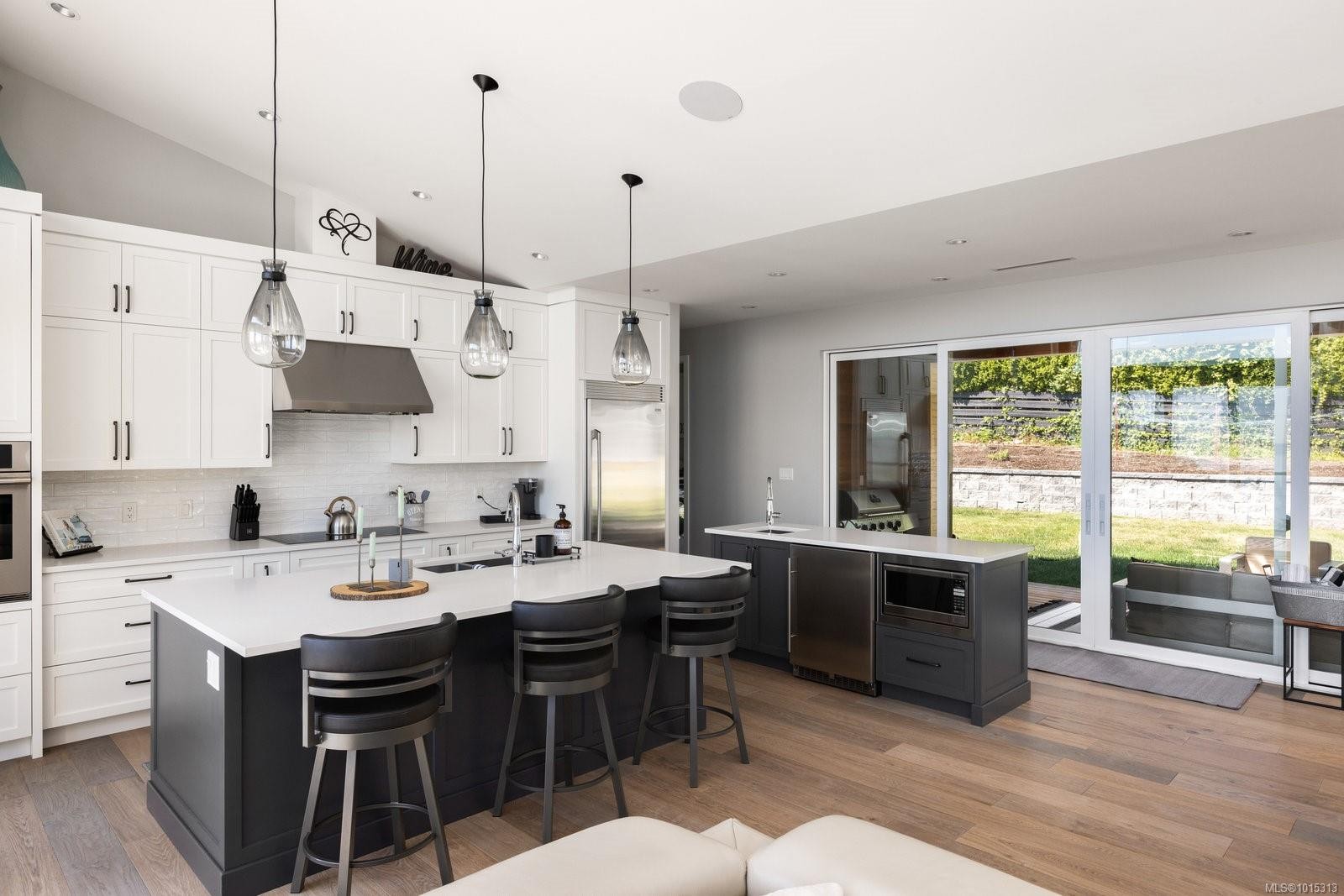 928 Claremont Ave, Saanich, BC