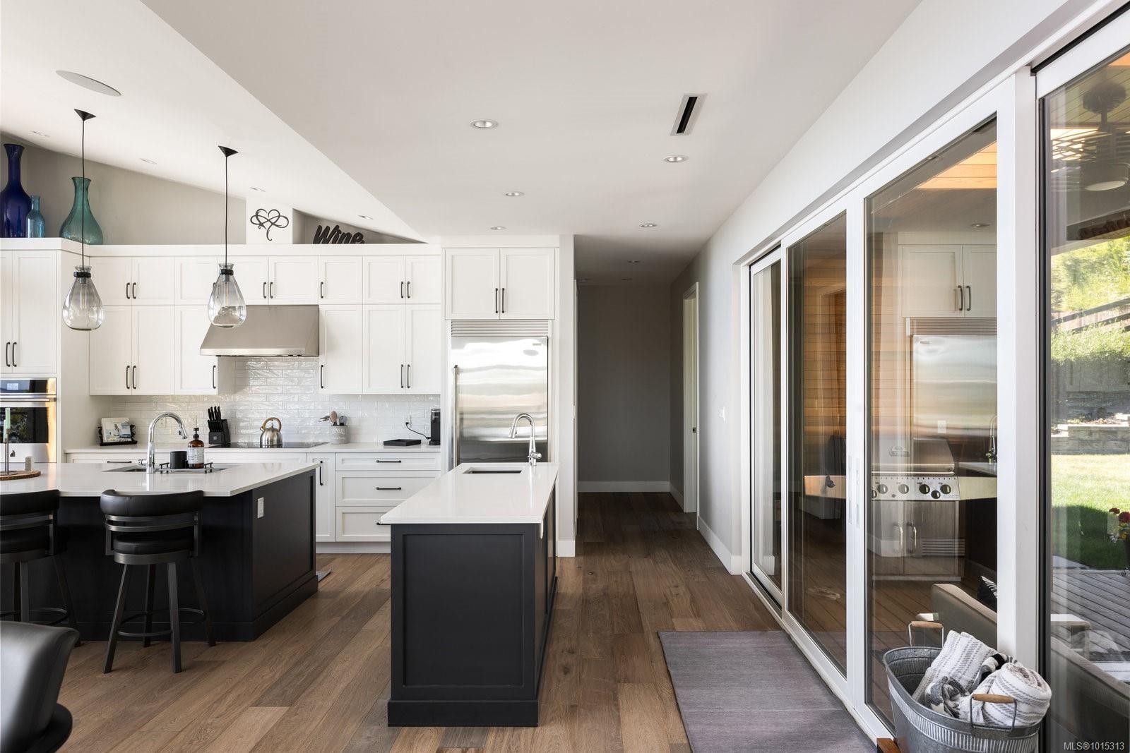 928 Claremont Ave, Saanich, BC