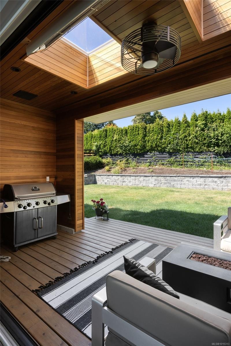 928 Claremont Ave, Saanich, BC