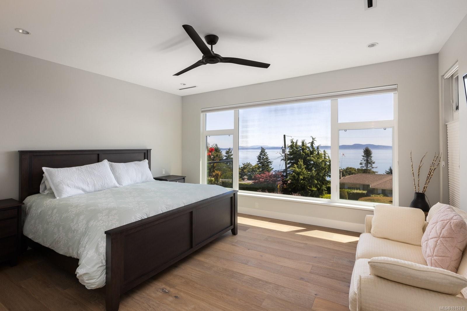 928 Claremont Ave, Saanich, BC