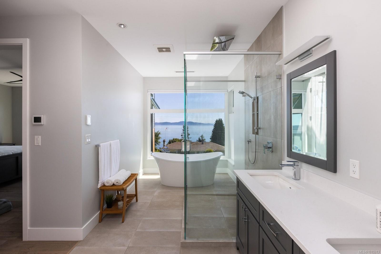 928 Claremont Ave, Saanich, BC