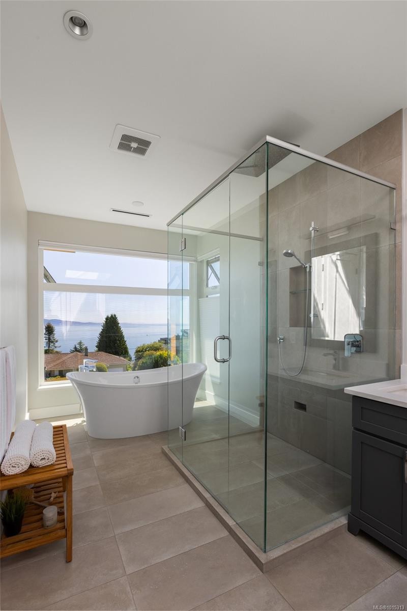 928 Claremont Ave, Saanich, BC