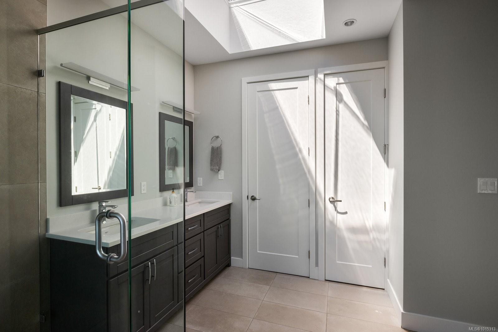 928 Claremont Ave, Saanich, BC