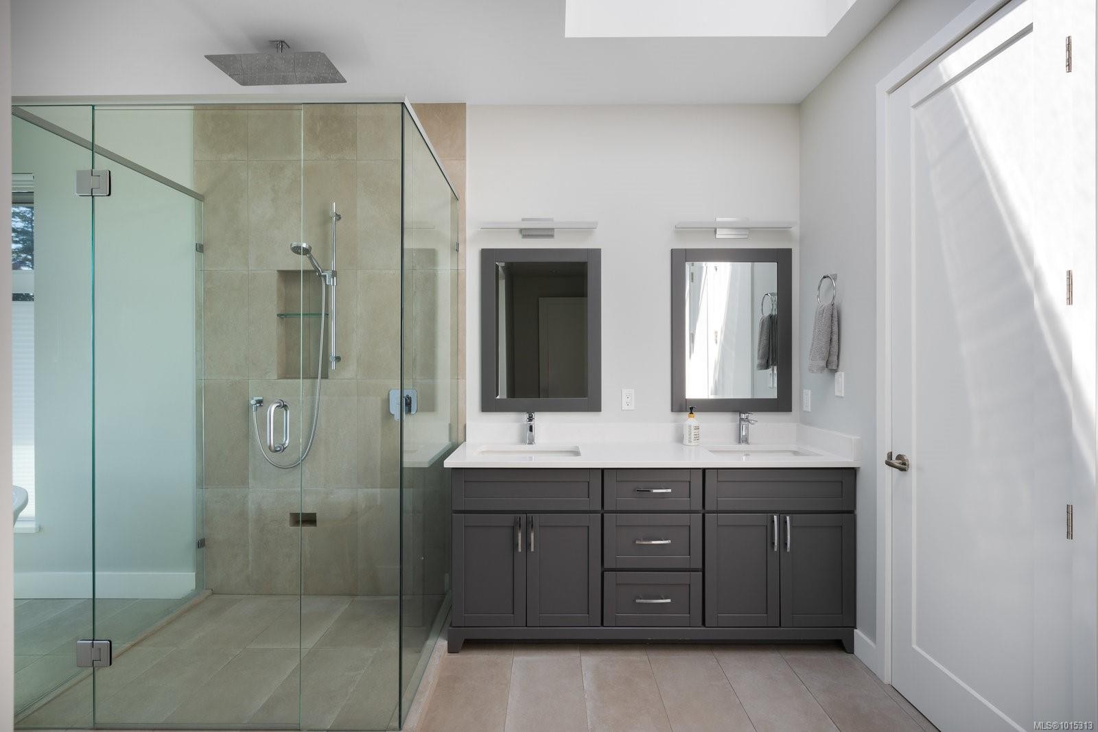 928 Claremont Ave, Saanich, BC