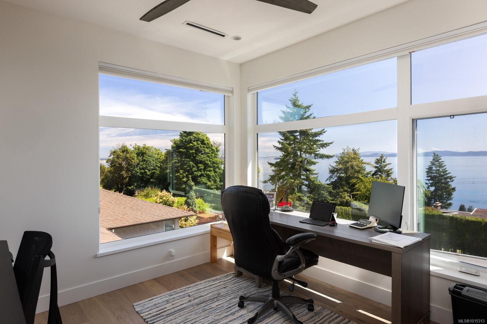 928 Claremont Ave, Saanich, BC