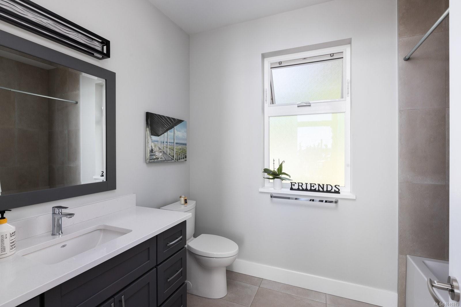 928 Claremont Ave, Saanich, BC