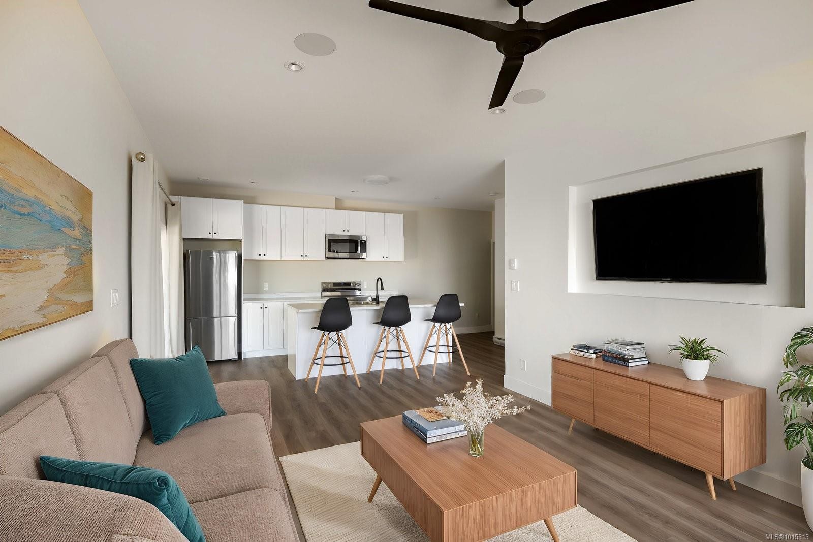 928 Claremont Ave, Saanich, BC