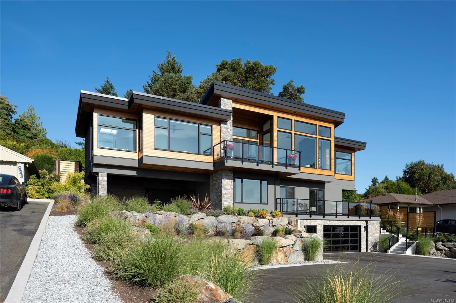 928 Claremont Ave, Saanich, BC