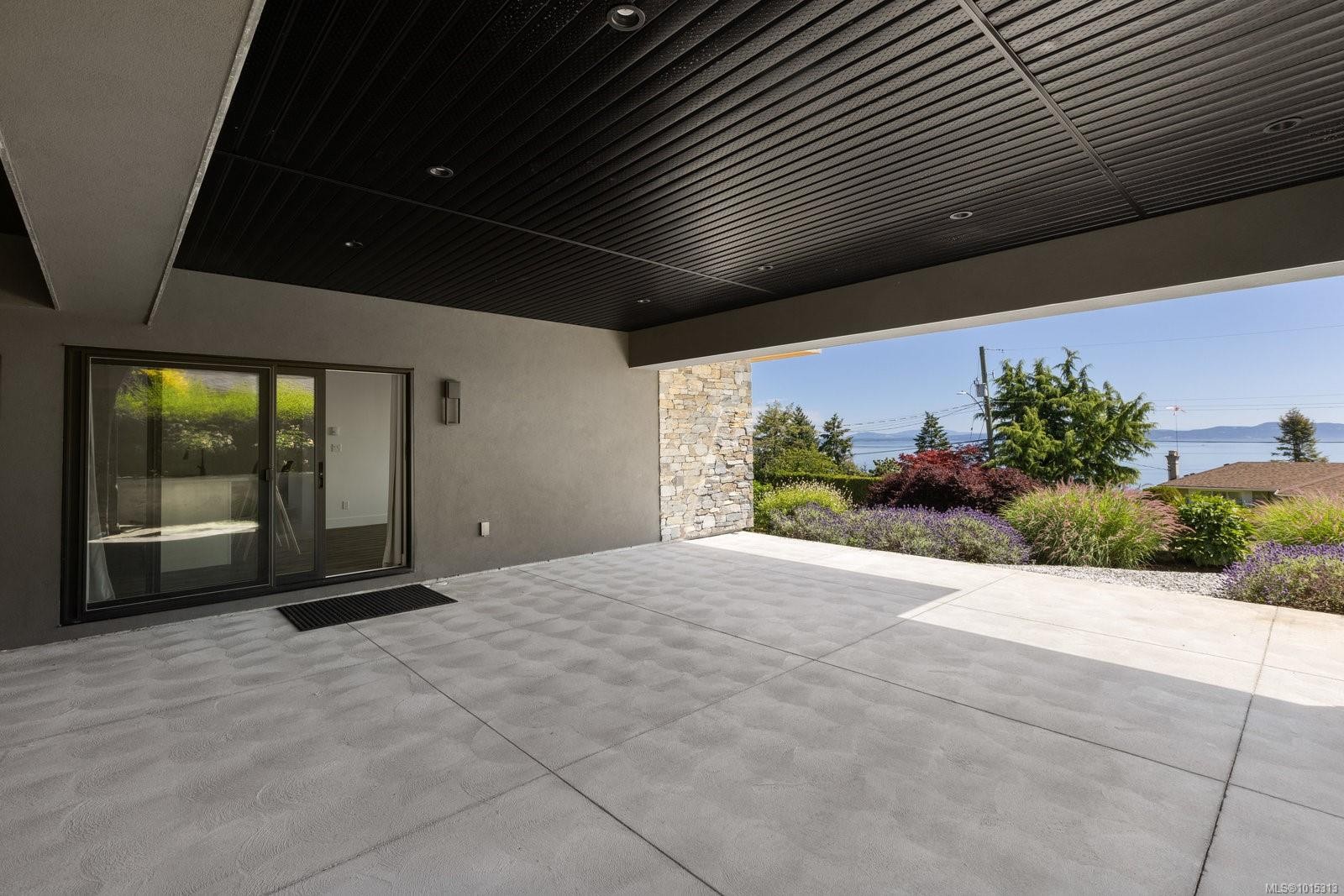 928 Claremont Ave, Saanich, BC