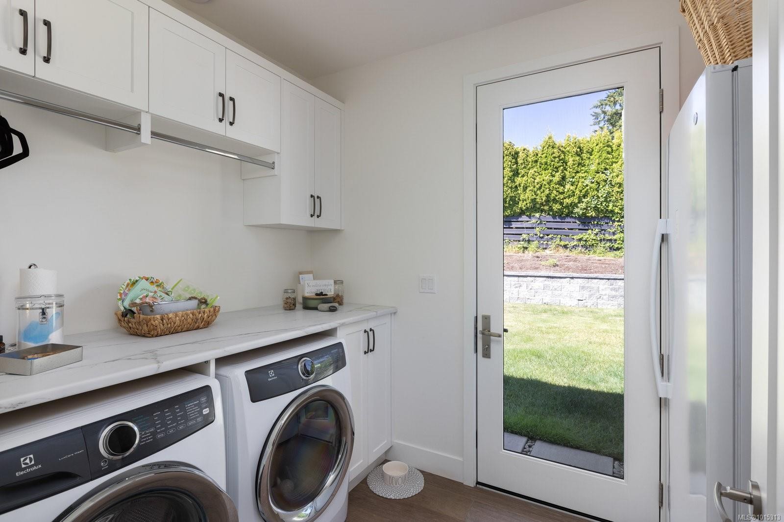 928 Claremont Ave, Saanich, BC