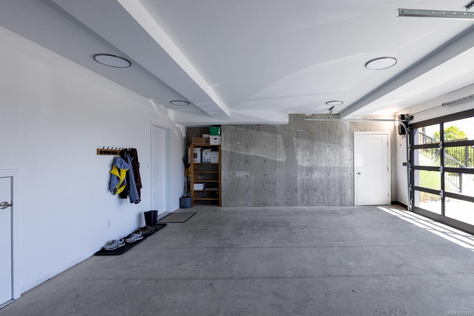 928 Claremont Ave, Saanich, BC