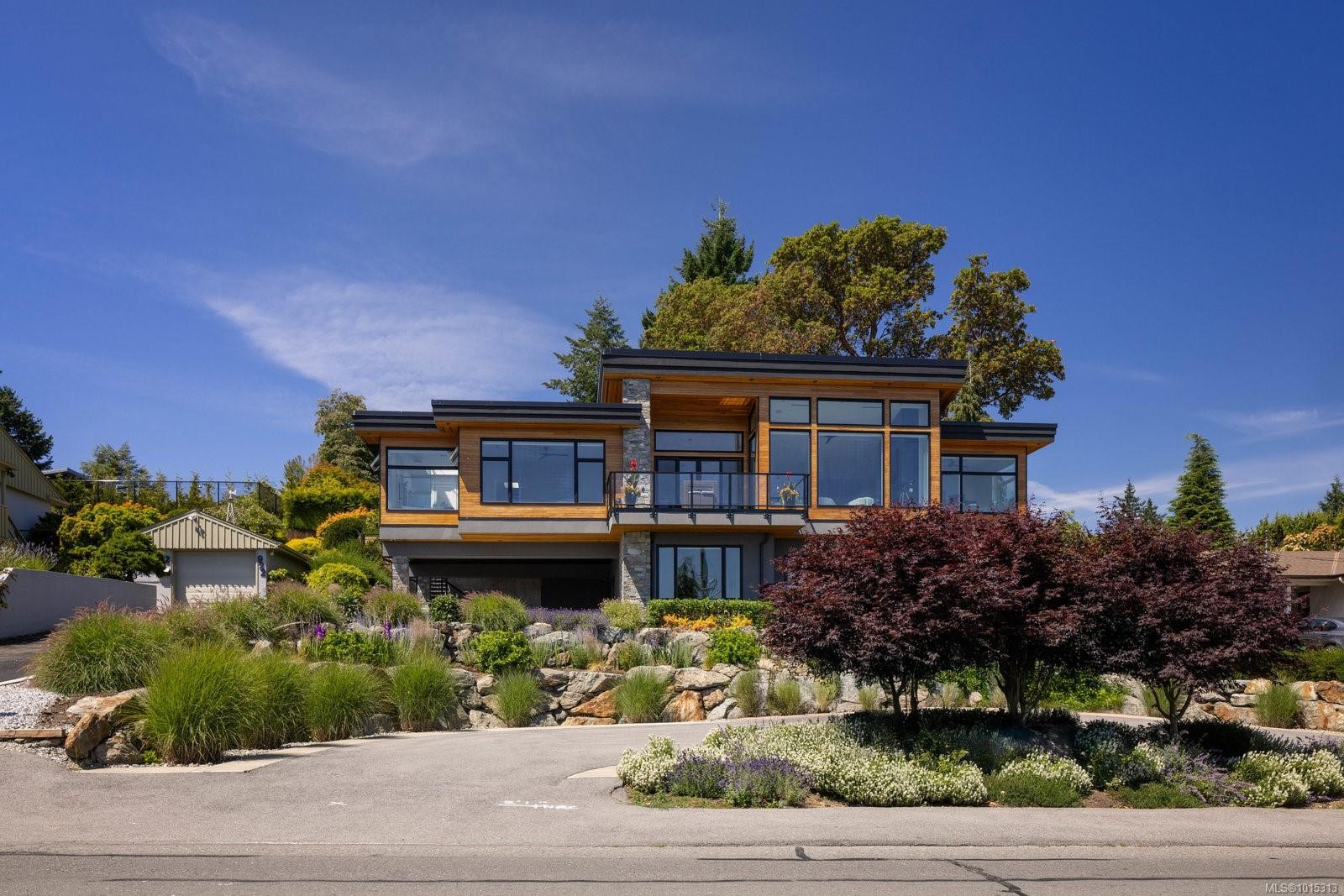 928 Claremont Ave, Saanich, BC