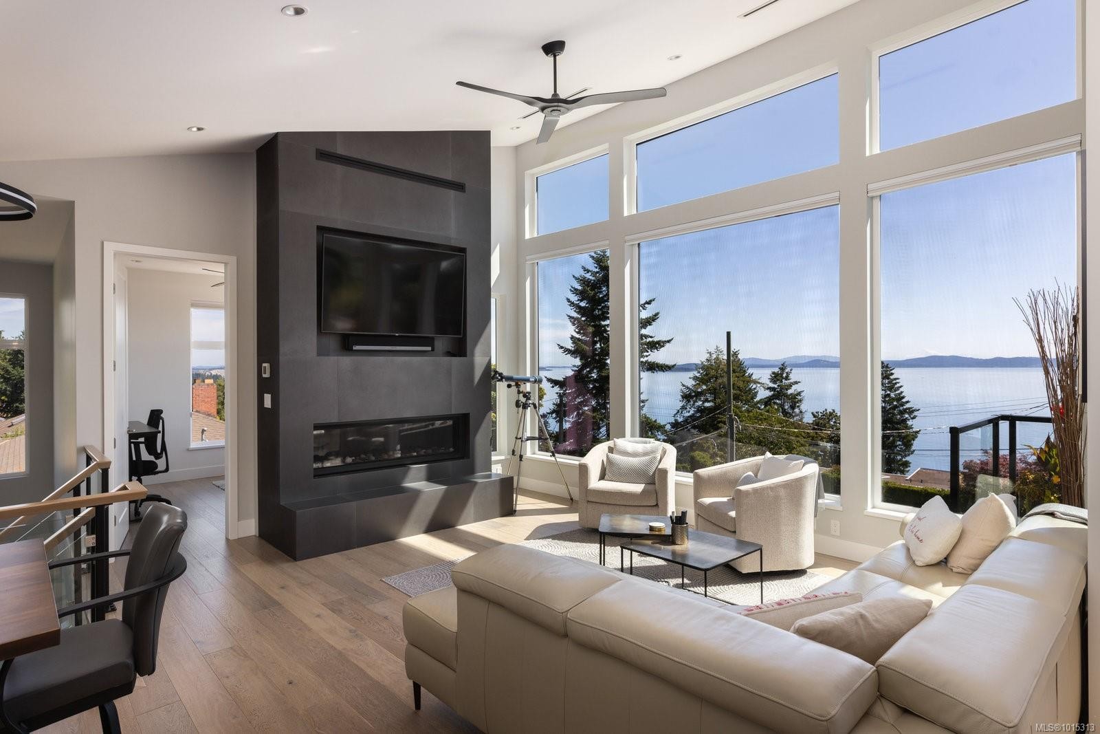 928 Claremont Ave, Saanich, BC