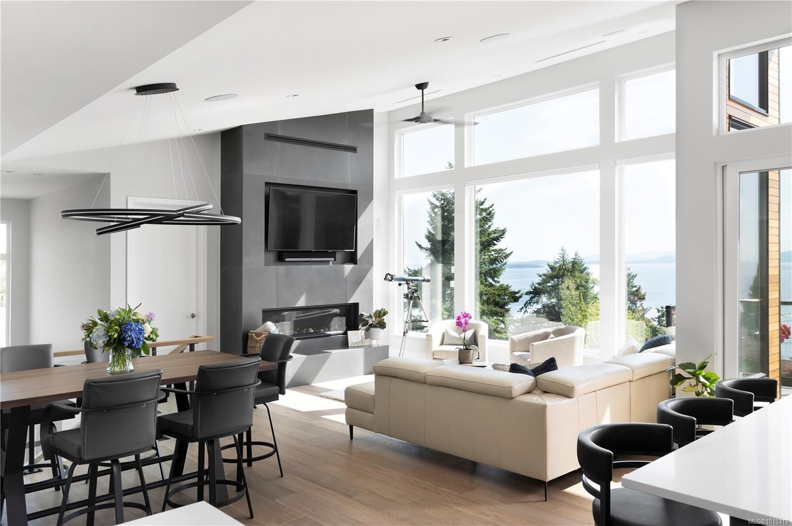 928 Claremont Ave, Saanich, BC