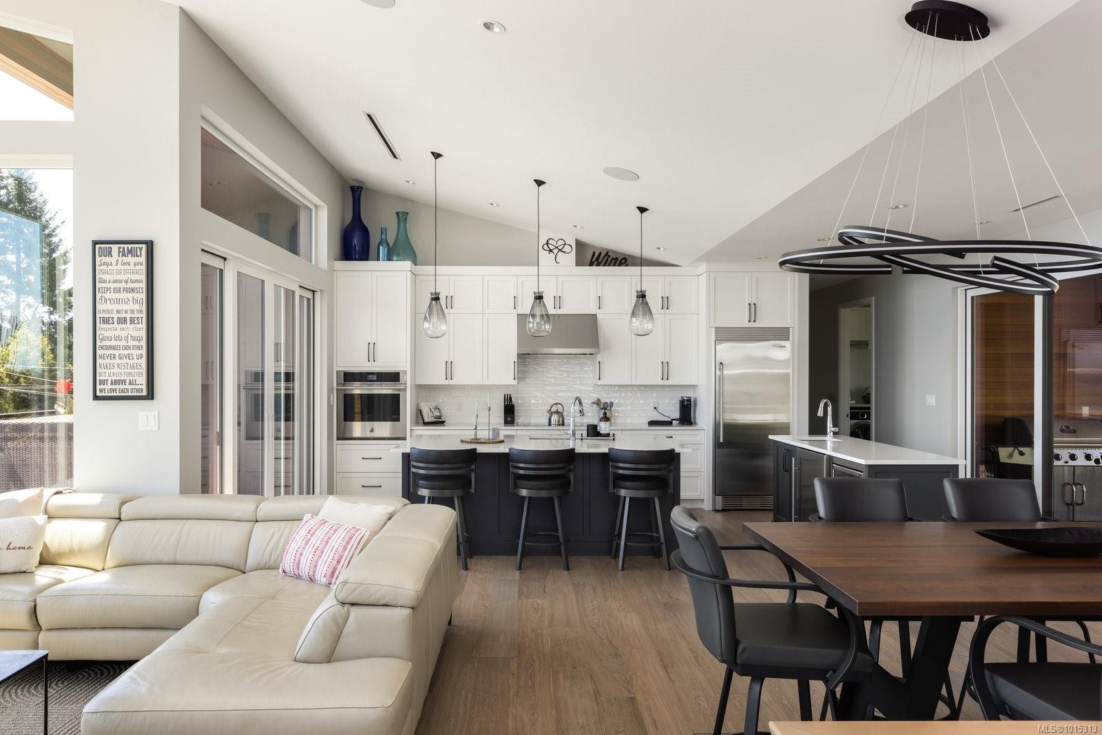 928 Claremont Ave, Saanich, BC