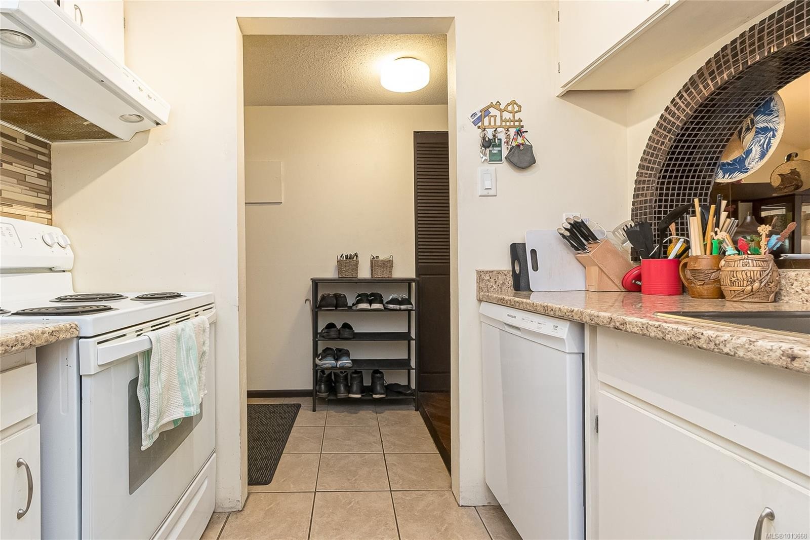 407-1009 Mckenzie Ave, Saanich, BC - Indoor Photo Showing Kitchen