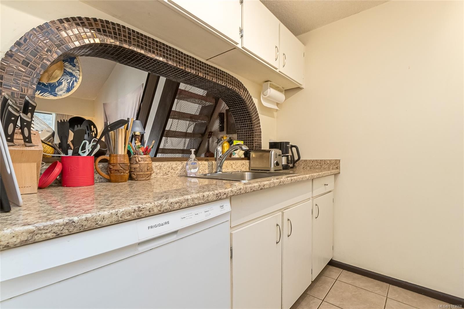 407-1009 Mckenzie Ave, Saanich, BC - Indoor