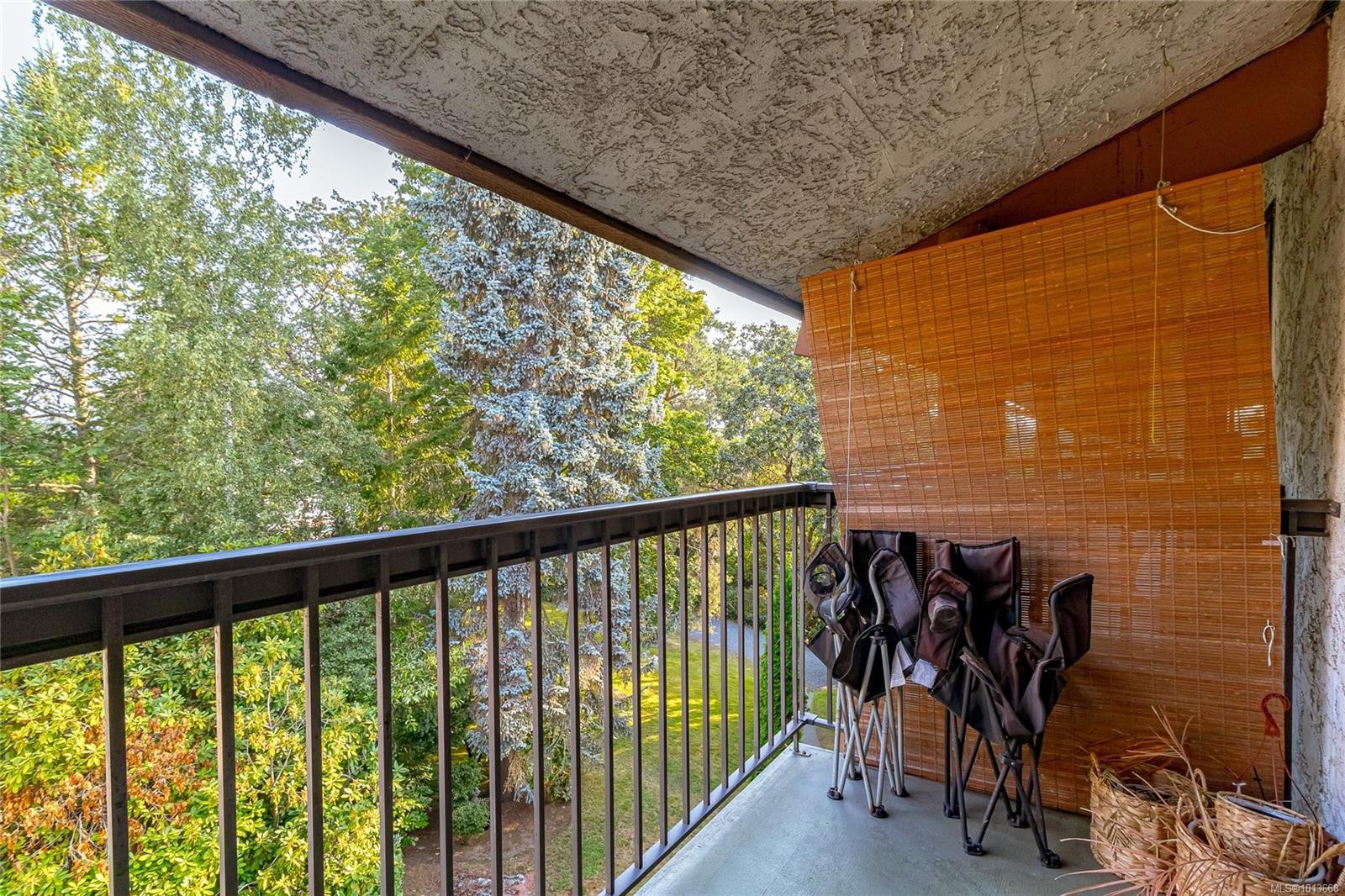 407-1009 Mckenzie Ave, Saanich, BC - Outdoor With Exterior