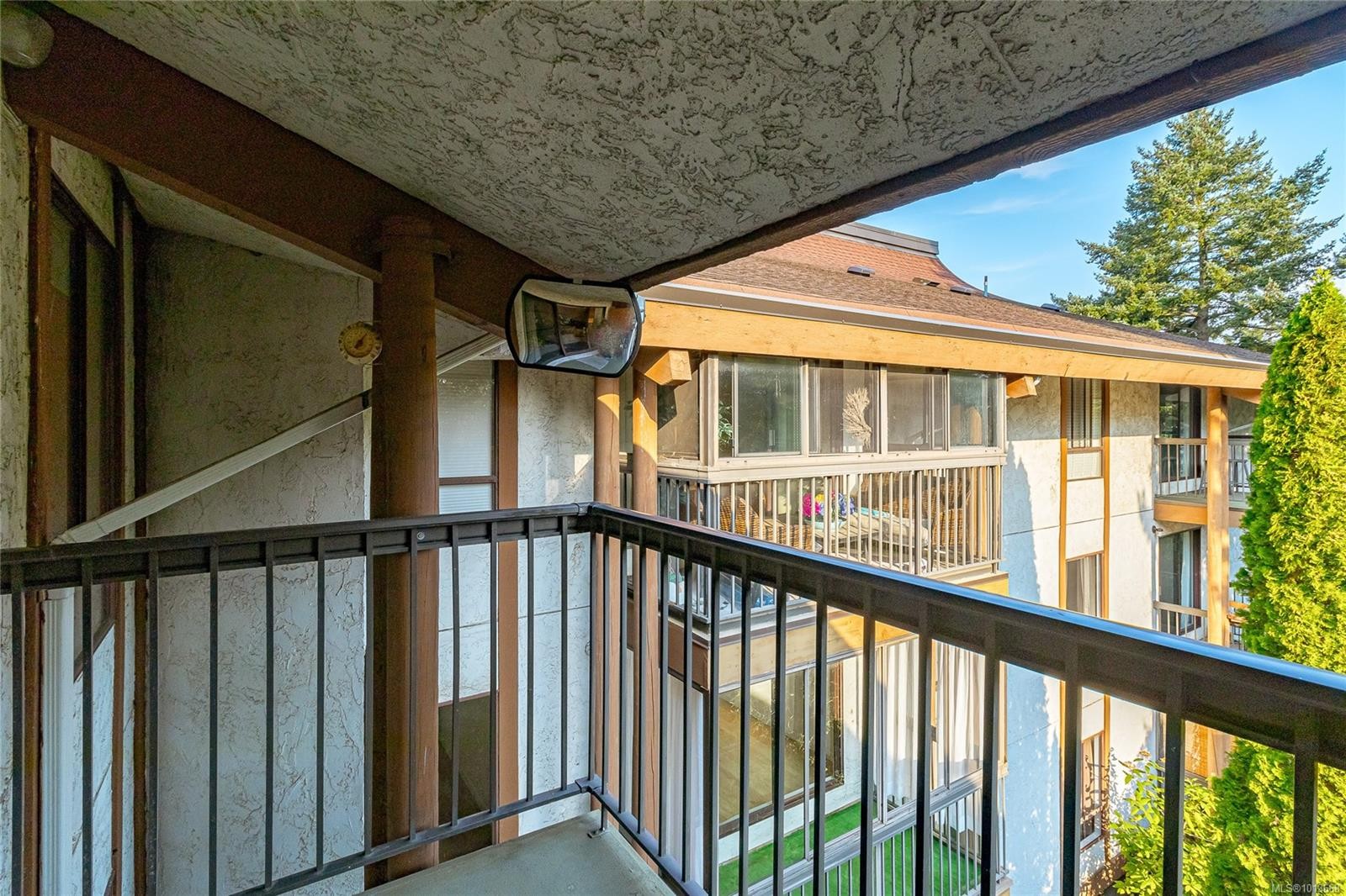 407-1009 Mckenzie Ave, Saanich, BC - Outdoor With Exterior