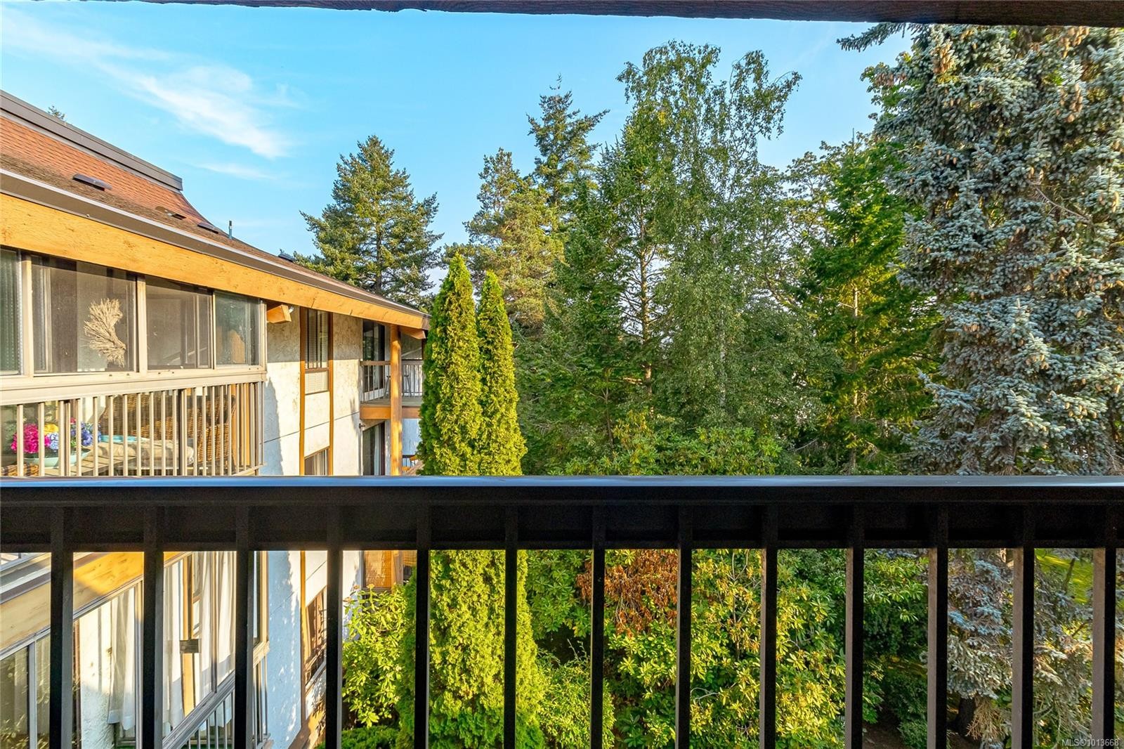 407-1009 Mckenzie Ave, Saanich, BC - Outdoor