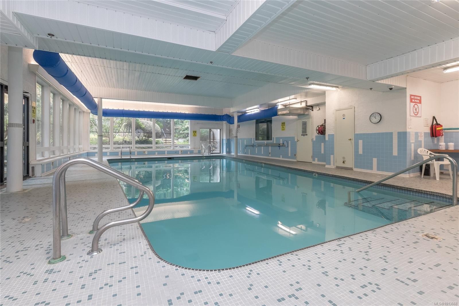 407-1009 Mckenzie Ave, Saanich, BC - Indoor Photo Showing Other Room With In Ground Pool