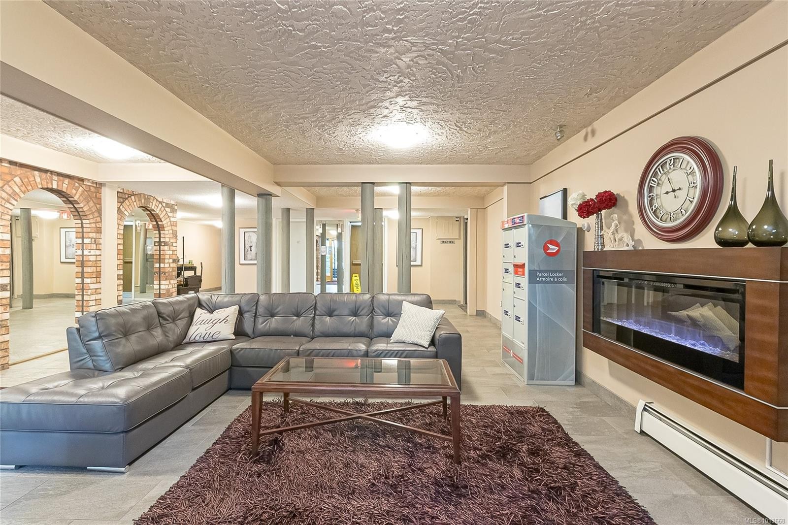 407-1009 Mckenzie Ave, Saanich, BC - Indoor Photo Showing Living Room With Fireplace
