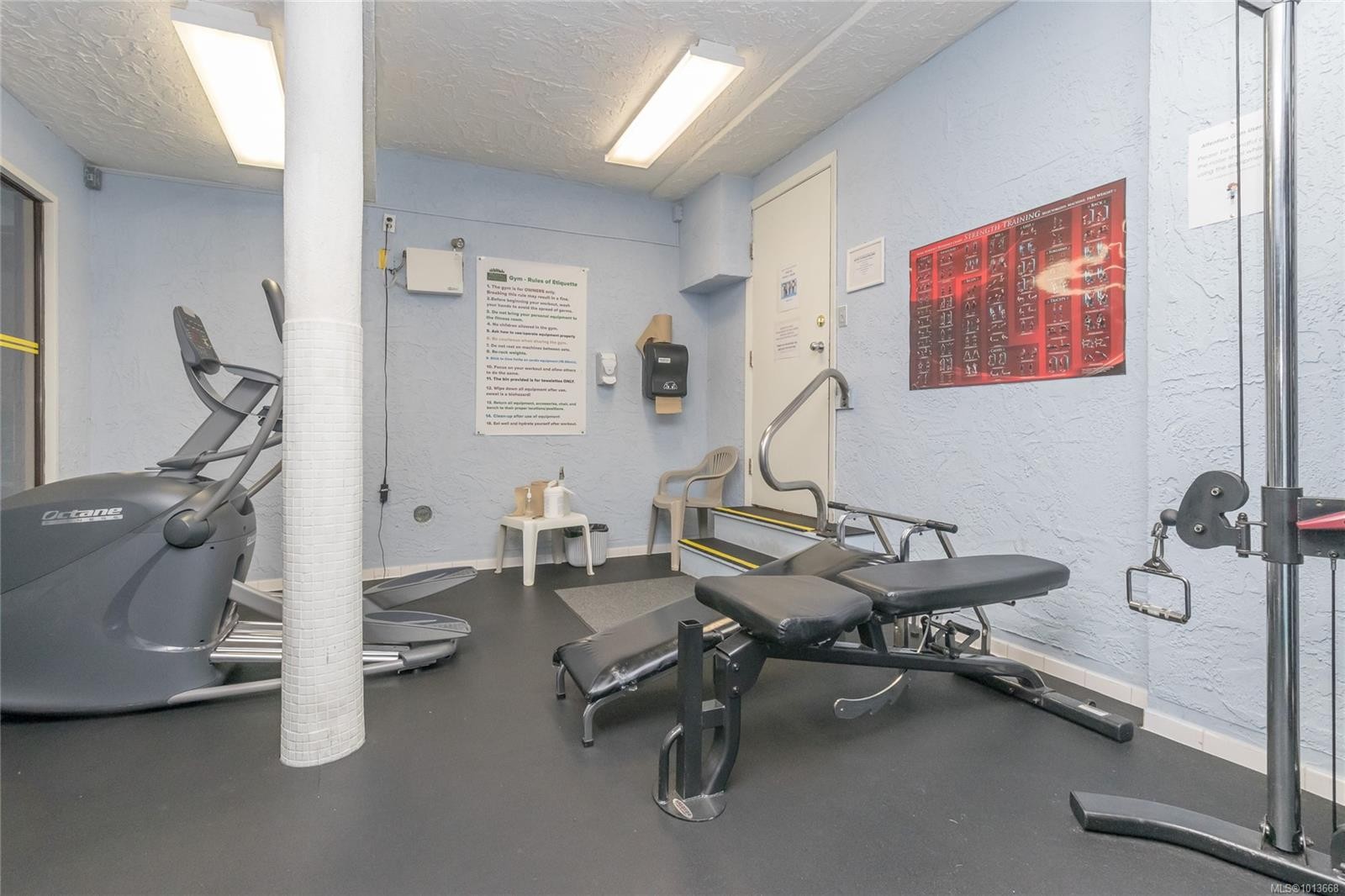 407-1009 Mckenzie Ave, Saanich, BC - Indoor Photo Showing Gym Room
