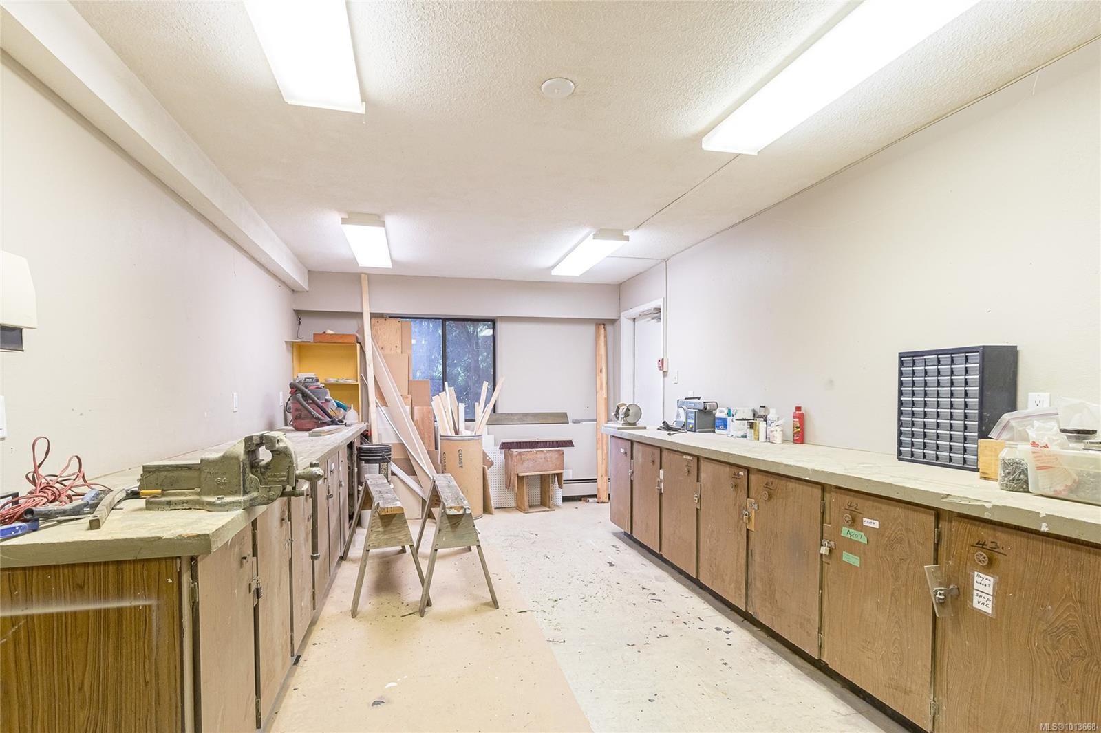 407-1009 Mckenzie Ave, Saanich, BC - Indoor