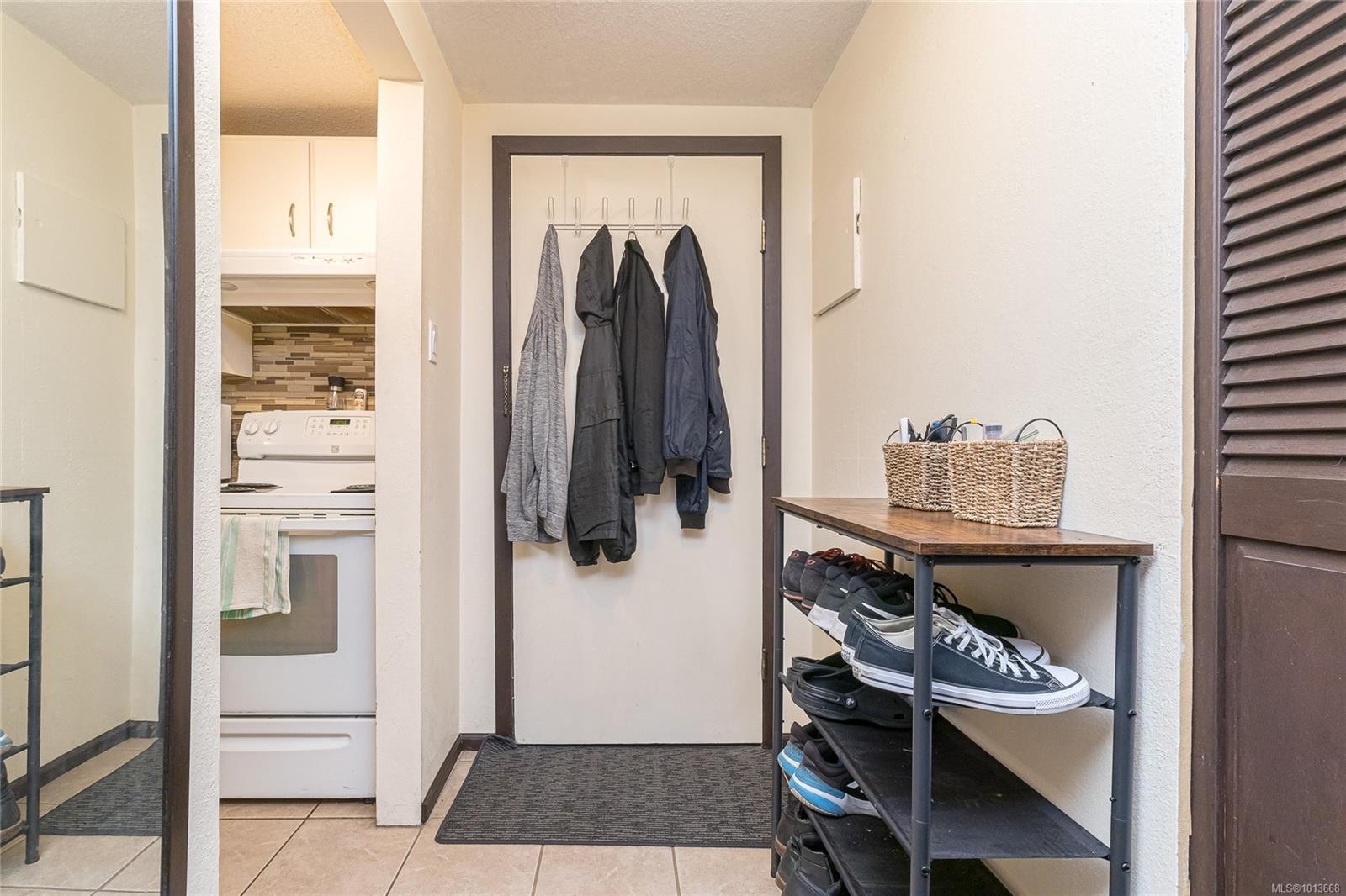 407-1009 Mckenzie Ave, Saanich, BC - Indoor