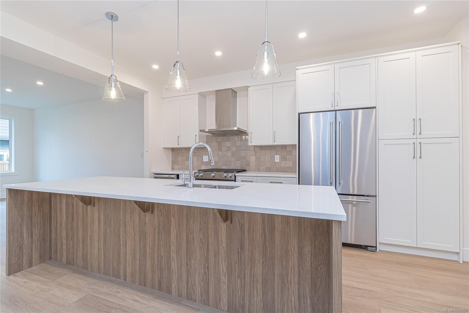 2161 Bellflower Dr, Langford, BC - Indoor Photo Showing Kitchen With Upgraded Kitchen