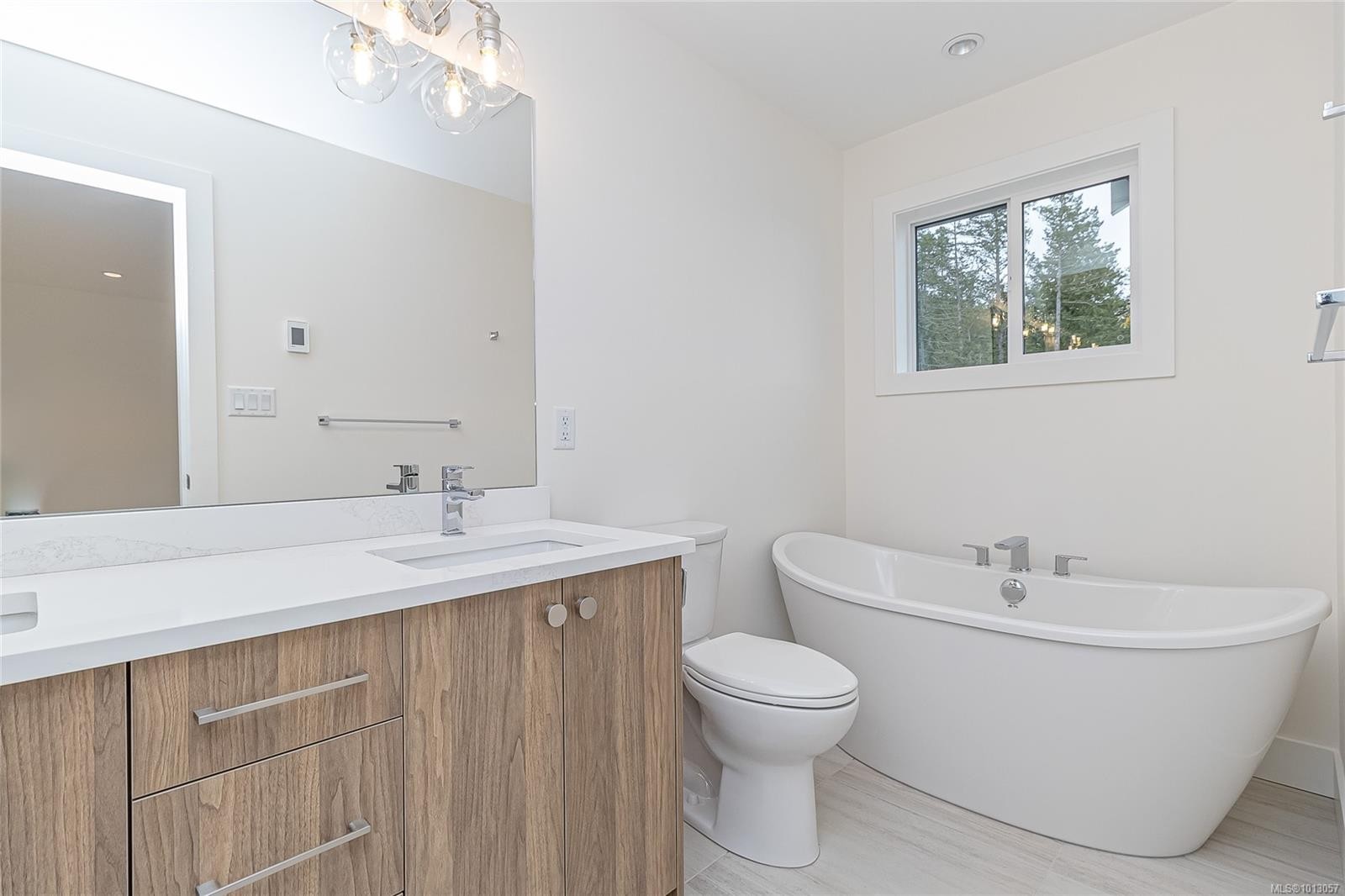 2161 Bellflower Dr, Langford, BC - Indoor Photo Showing Bathroom