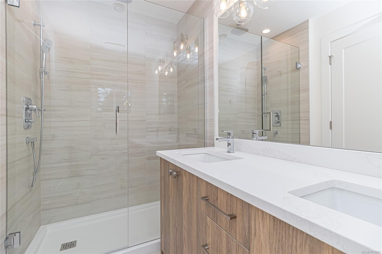 2161 Bellflower Dr, Langford, BC - Indoor Photo Showing Bathroom