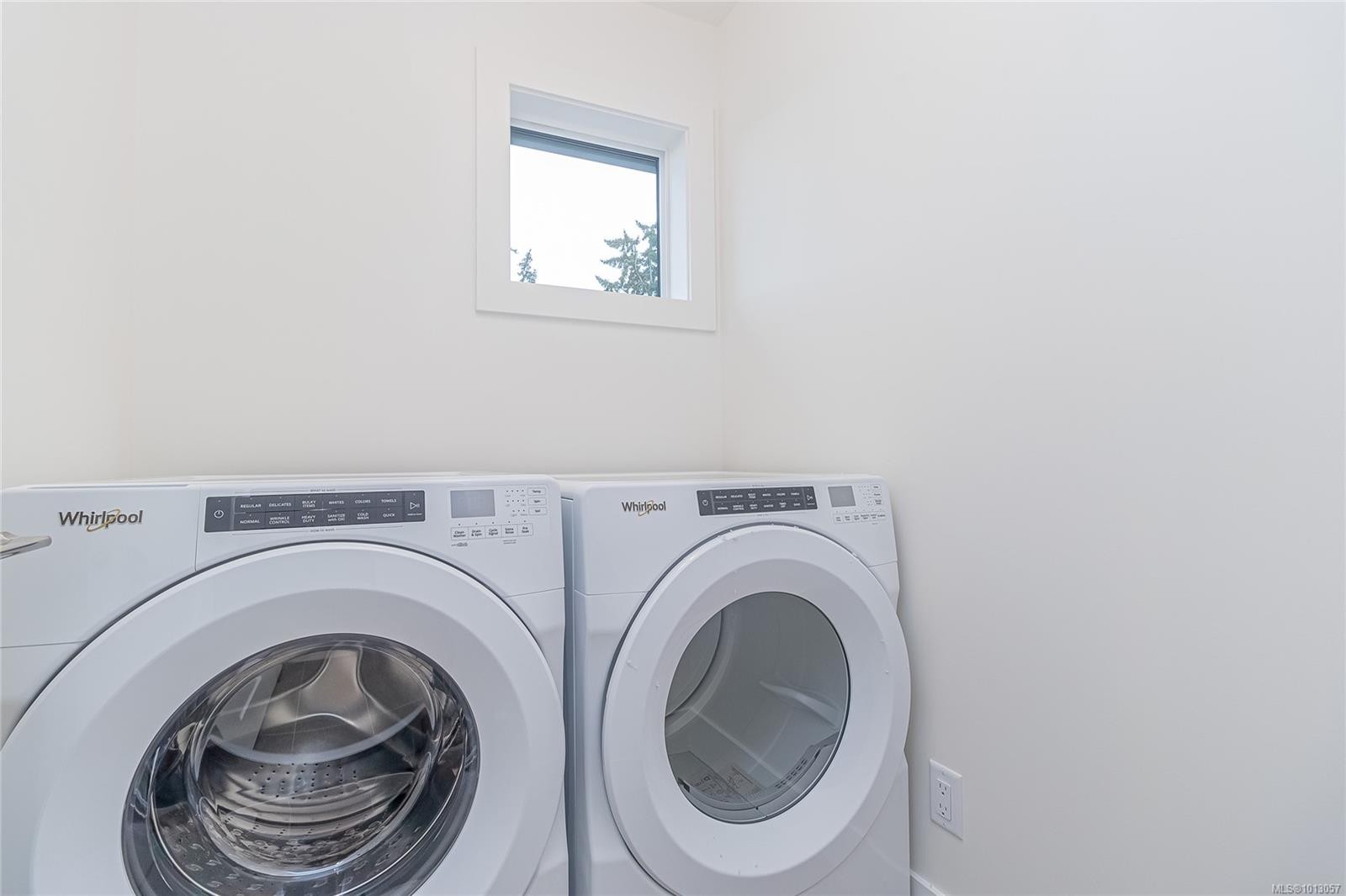 2161 Bellflower Dr, Langford, BC - Indoor Photo Showing Laundry Room