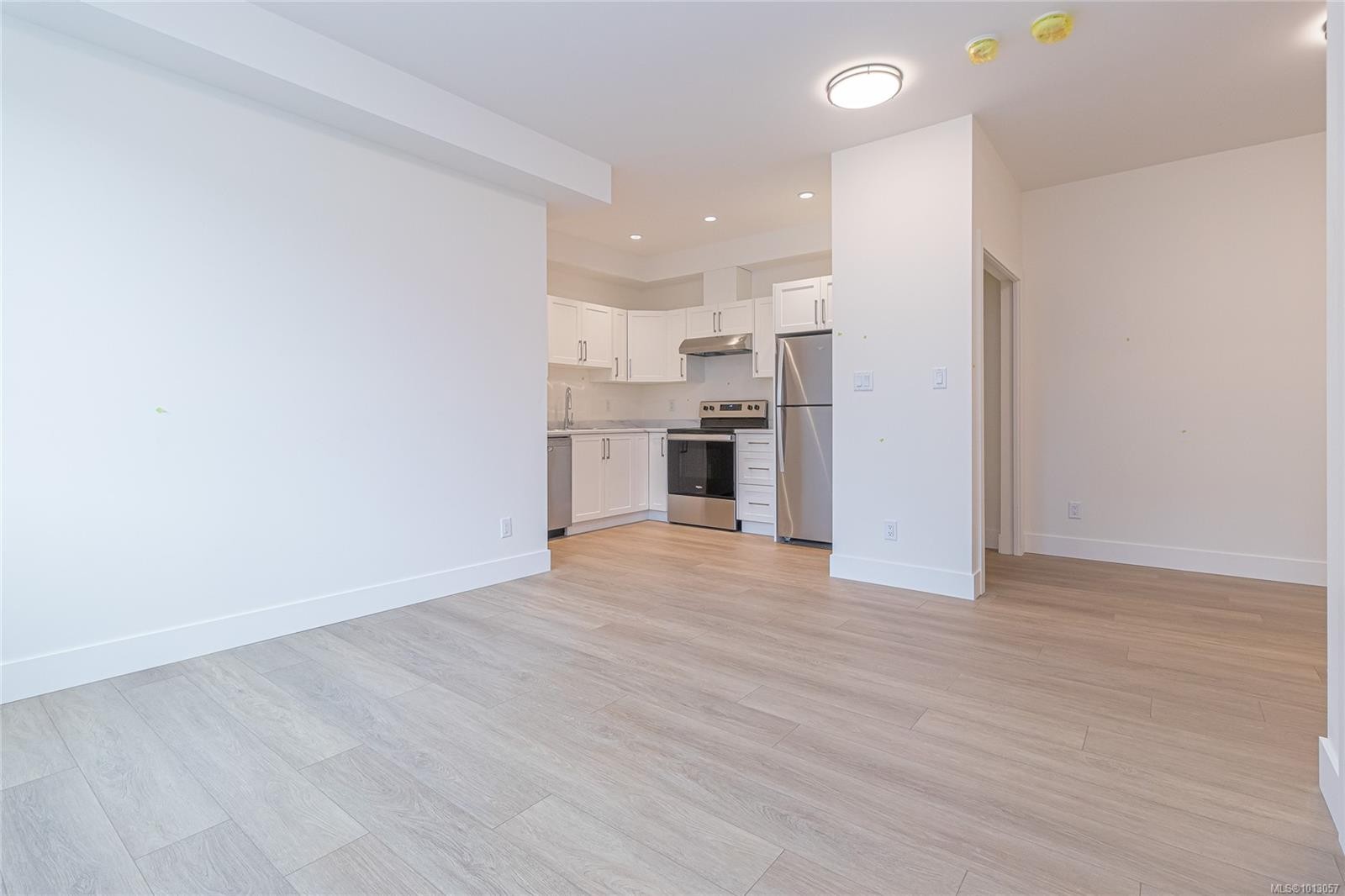 2161 Bellflower Dr, Langford, BC - Indoor Photo Showing Kitchen