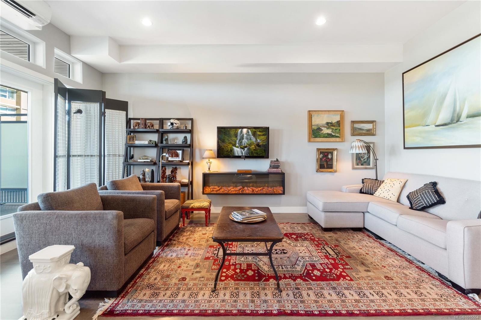 403-10 Chapel St, Nanaimo, BC - Indoor Photo Showing Living Room
