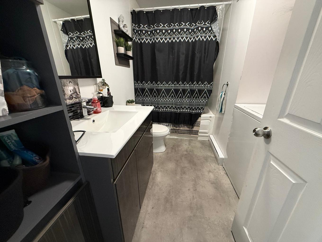 Bathroom - 686 Rue Marie-Rollet, Rouyn-Noranda, QC - Indoor Photo Showing Bathroom