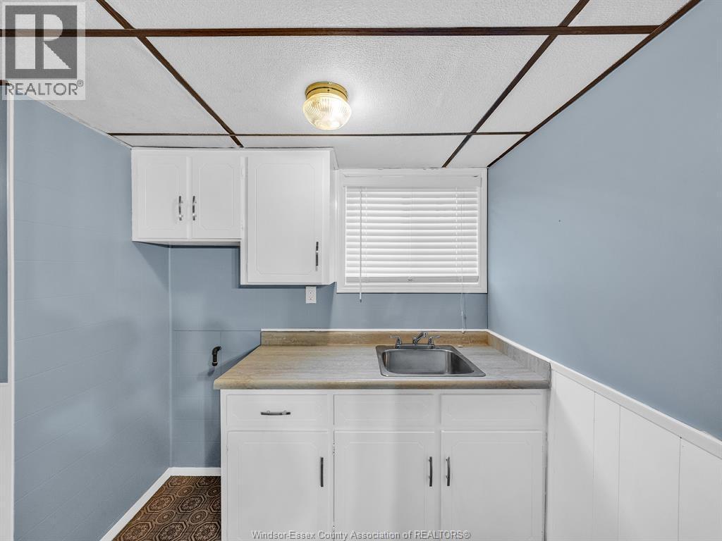 5770 Queen Elizabeth Drive, Windsor, ON - Indoor