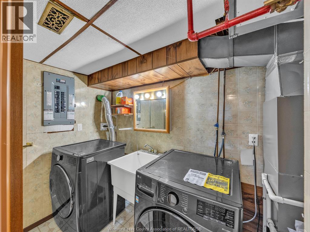 5770 Queen Elizabeth Drive, Windsor, ON - Indoor Photo Showing Laundry Room