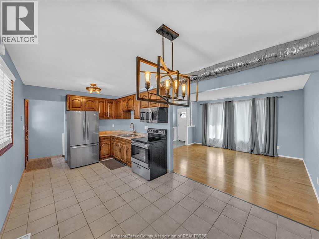 5770 Queen Elizabeth Drive, Windsor, ON - Indoor Photo Showing Kitchen