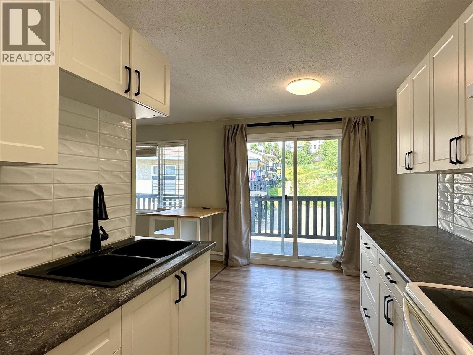 #215 Hawthorne Lane - 3505 38 Street Unit# 215, Vernon, BC - Indoor Photo Showing Kitchen With Double Sink
