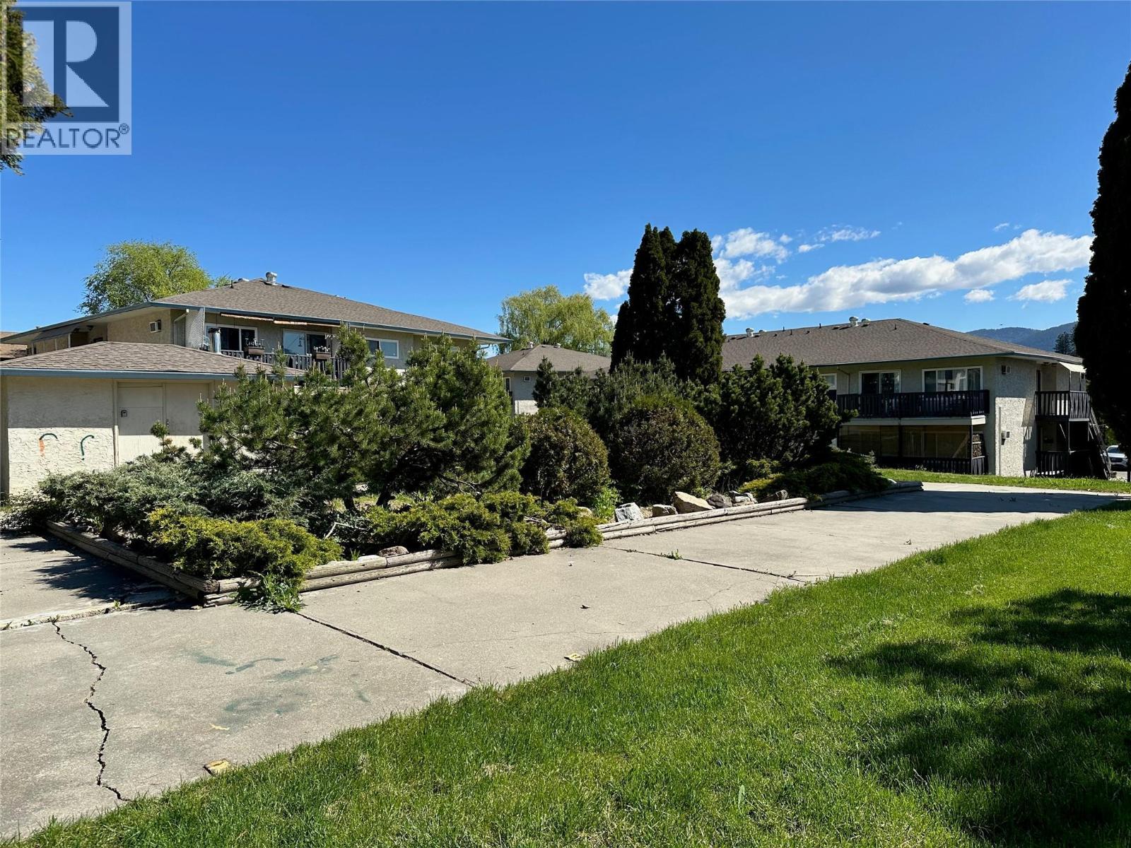 Hawthorne Lane Courtyard - 3505 38 Street Unit# 215, Vernon, BC - Outdoor