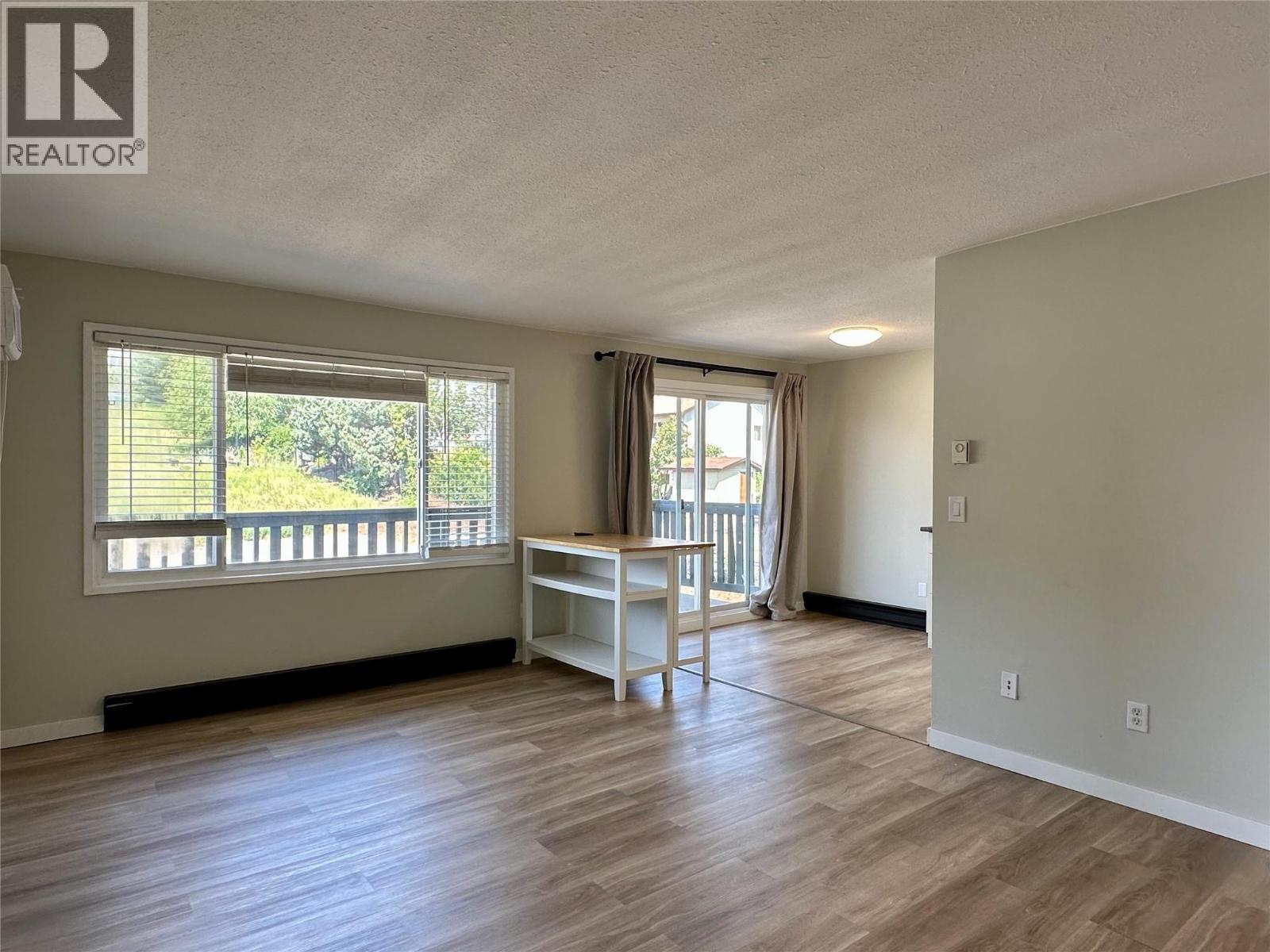 Living room and Dining room area - 3505 38 Street Unit# 215, Vernon, BC - Indoor