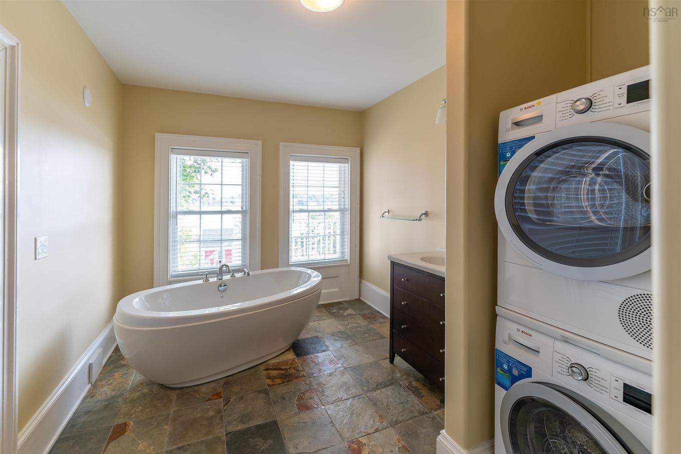 44 Montague Street, Lunenburg, NS