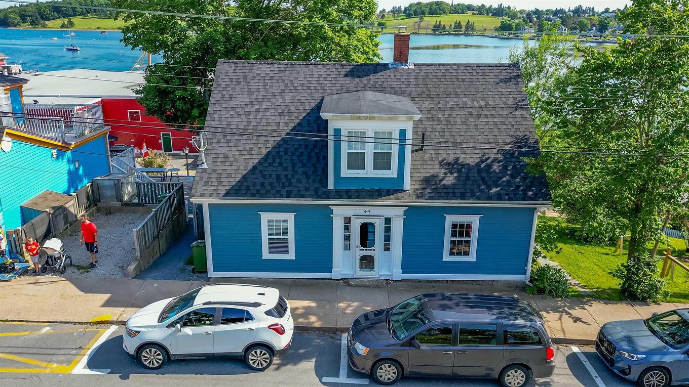 44 Montague Street, Lunenburg, NS