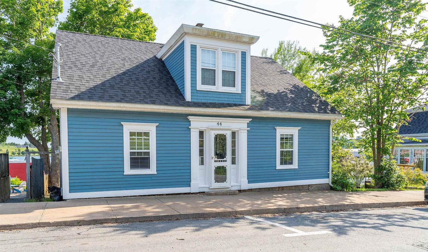 44 Montague Street, Lunenburg, NS