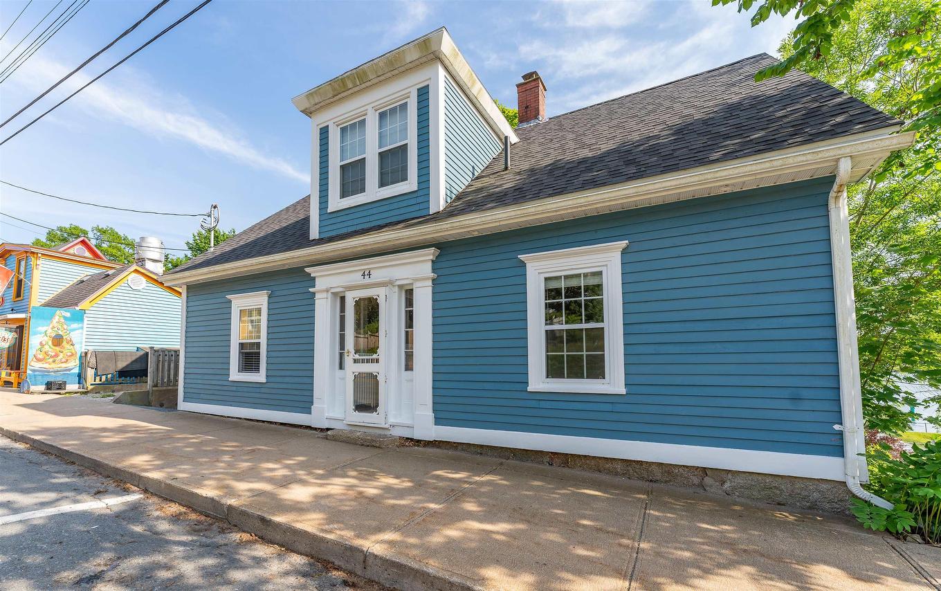 44 Montague Street, Lunenburg, NS