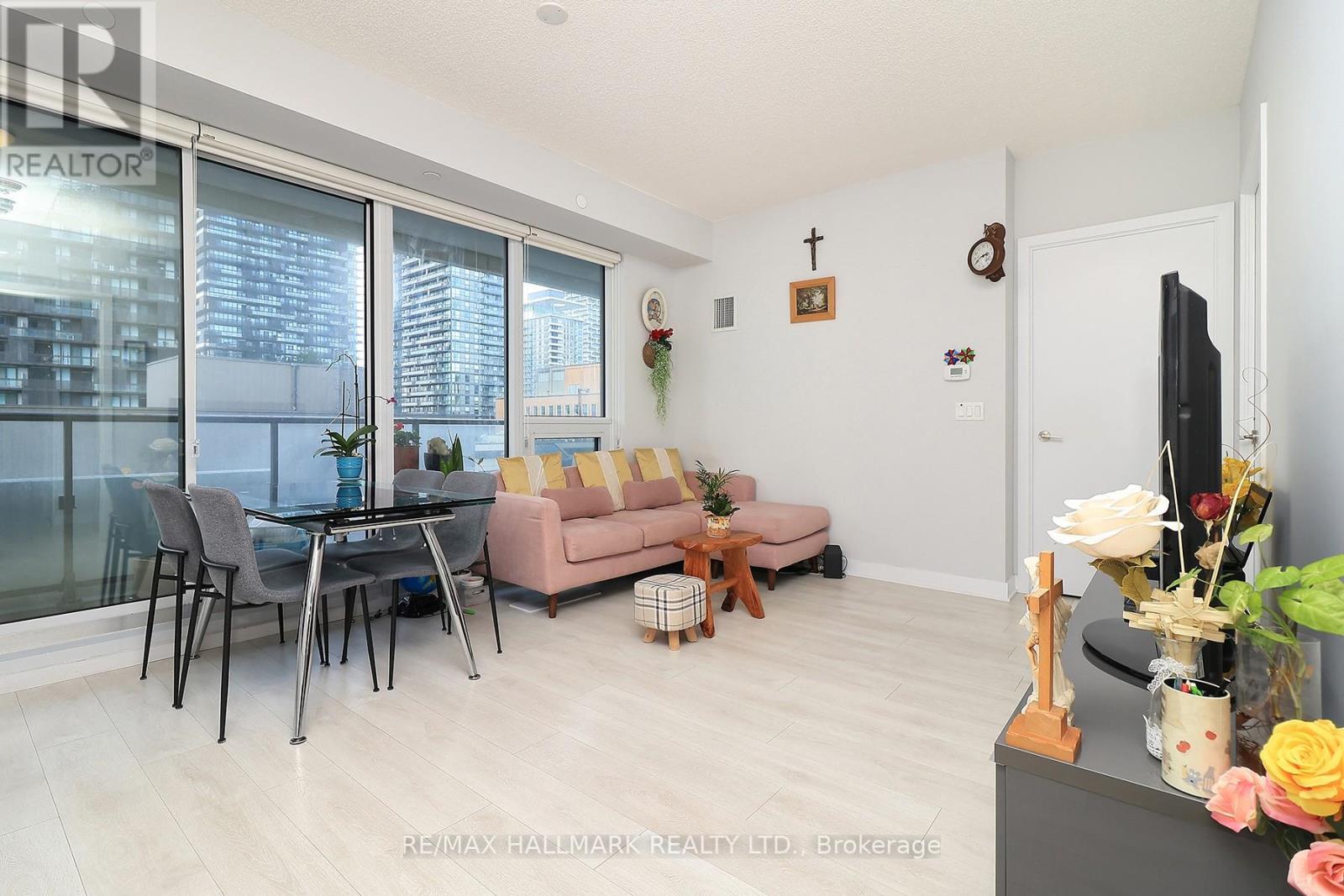 1011 - 2221 Yonge Street, Toronto, ON - Indoor Photo Showing Other Room