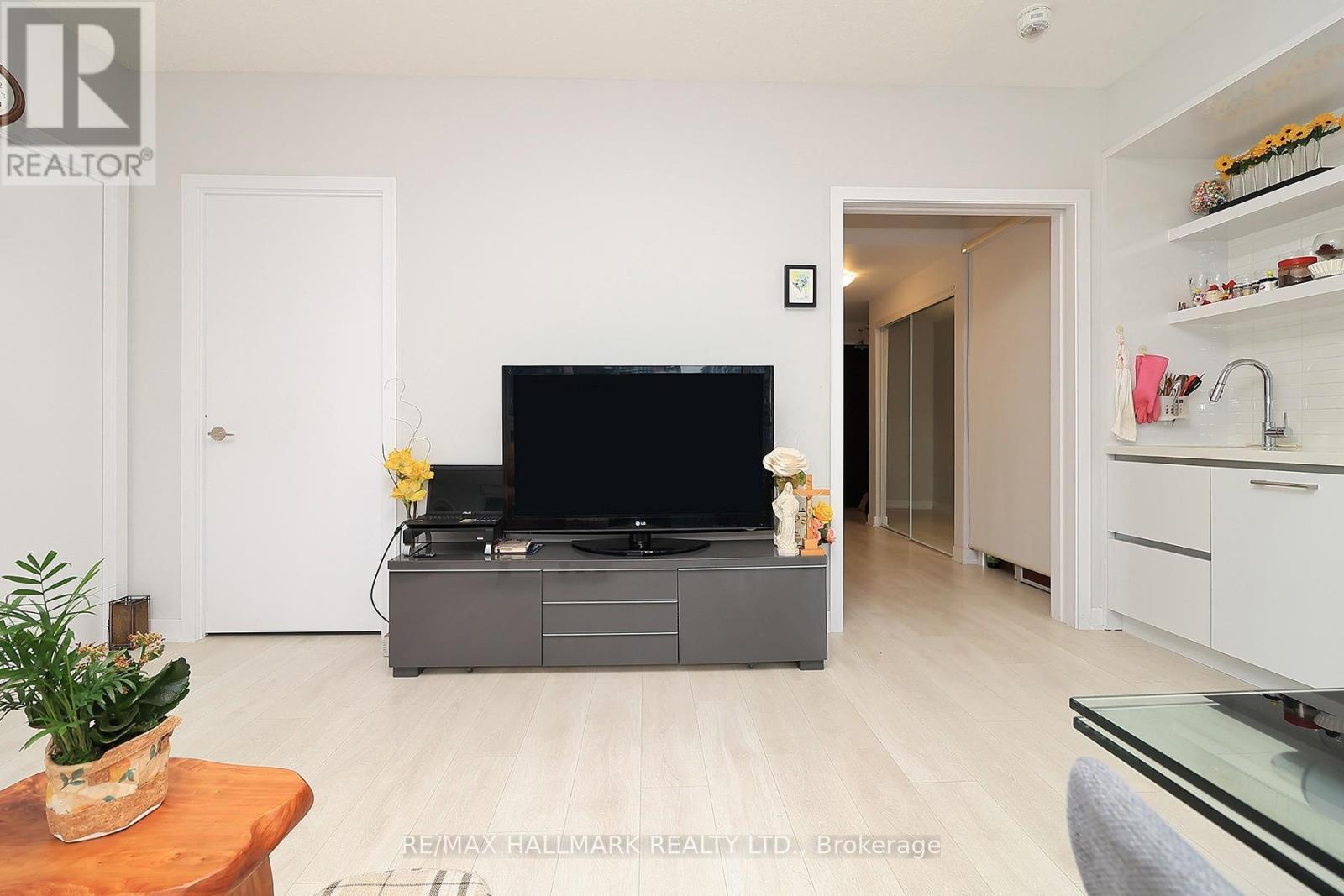 1011 - 2221 Yonge Street, Toronto, ON - Indoor