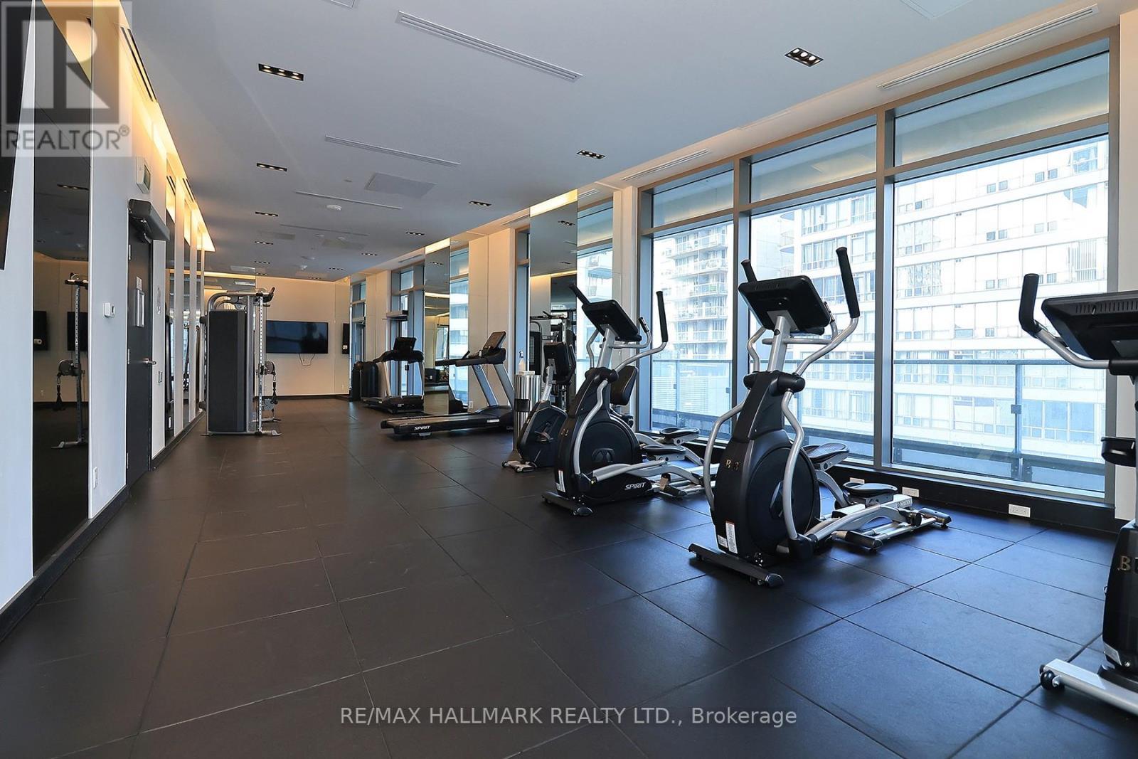 1011 - 2221 Yonge Street, Toronto, ON - Indoor Photo Showing Gym Room